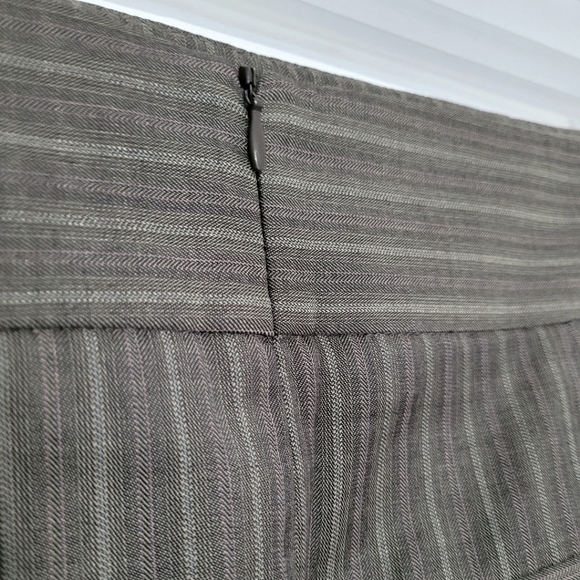 Knee Length Plaid Pencil Skirt - Officewear - Picture 4 of 5